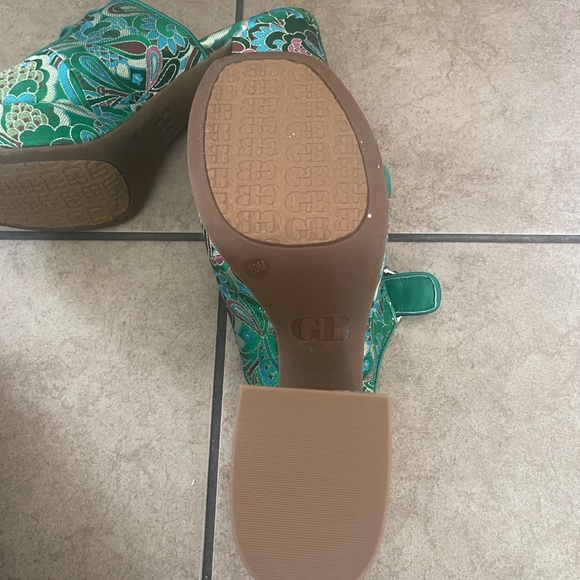 GB Green Embroidered Paisley Rhinestone Buckle Platform Sandals 10. - Picture 10 of 11